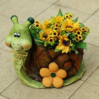 Улитки, цветочный горшок, подсолнух