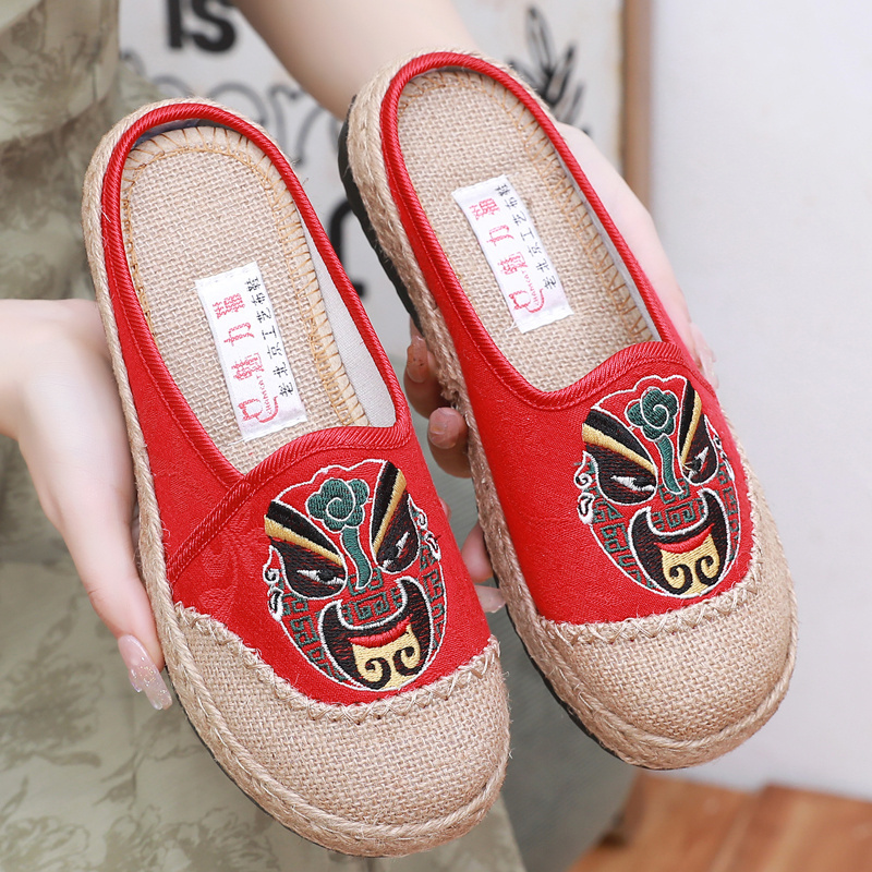 Summer Traditional Beijing Cloth Shoes for Women, Flat-Soled Slip-On Slippers with Ethnic Style, Retro Embroidered Shoes, Home Closed-Toe Women's Sandals