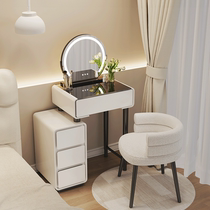 Petite maison de style chambre à coucher 60cm moderne minimaliste environ 2023 une nouvelle chambre principale avec une table de maquillage