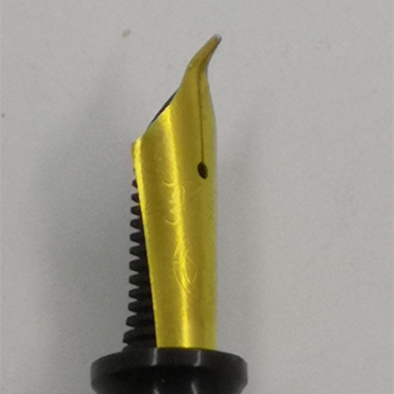 Ручка перьевая 老库存黑龙江28美工钢笔黄尖拧帽经典老钢笔1991年产品一支的价格