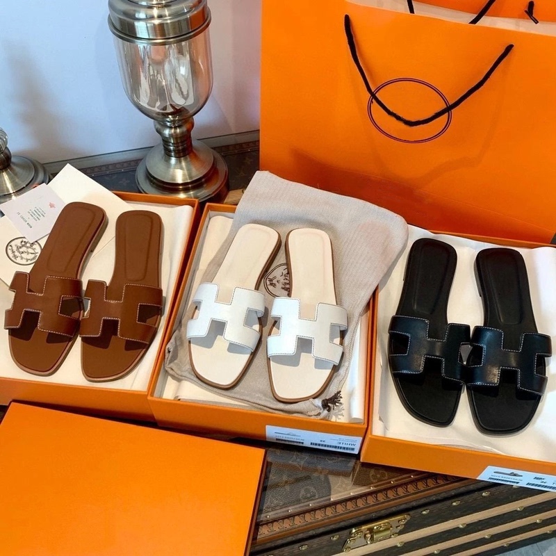 2026 Summer New Trendy Internet Celebrity ins Hot Genuine Leather Hollow Flat H Slippers Women's Flat Sandals Beach Shoes