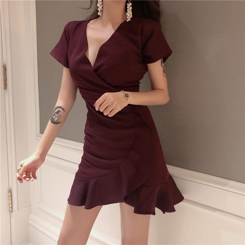 Thu đông 2018 phiên bản Hàn Quốc mới của eo là váy mỏng không đều nữ cổ chữ V xù váy eo cao khí chất 	váy đan dây eo	