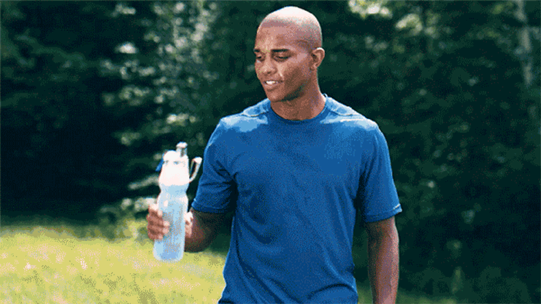 美国 O2COOL 运动保冷喷雾水杯 590ml 天猫优惠券折后￥79包邮（￥99-20）2色可选 赠制冰盒1个