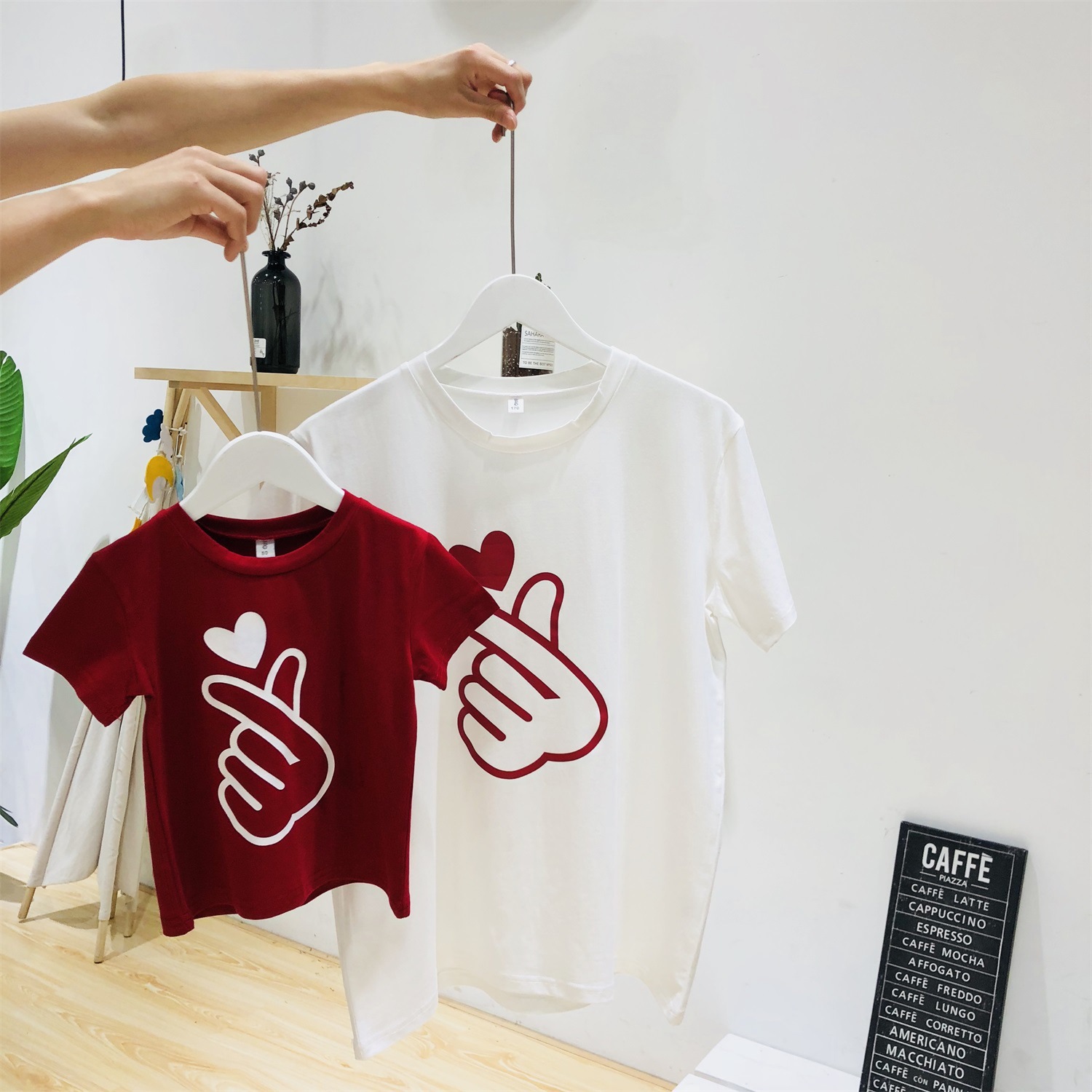 [Ngoài trái tim của gia đình] bé ở giữa đứa trẻ rung vỡ của tình yêu T-shirt cha và mẹ cha mẹ con