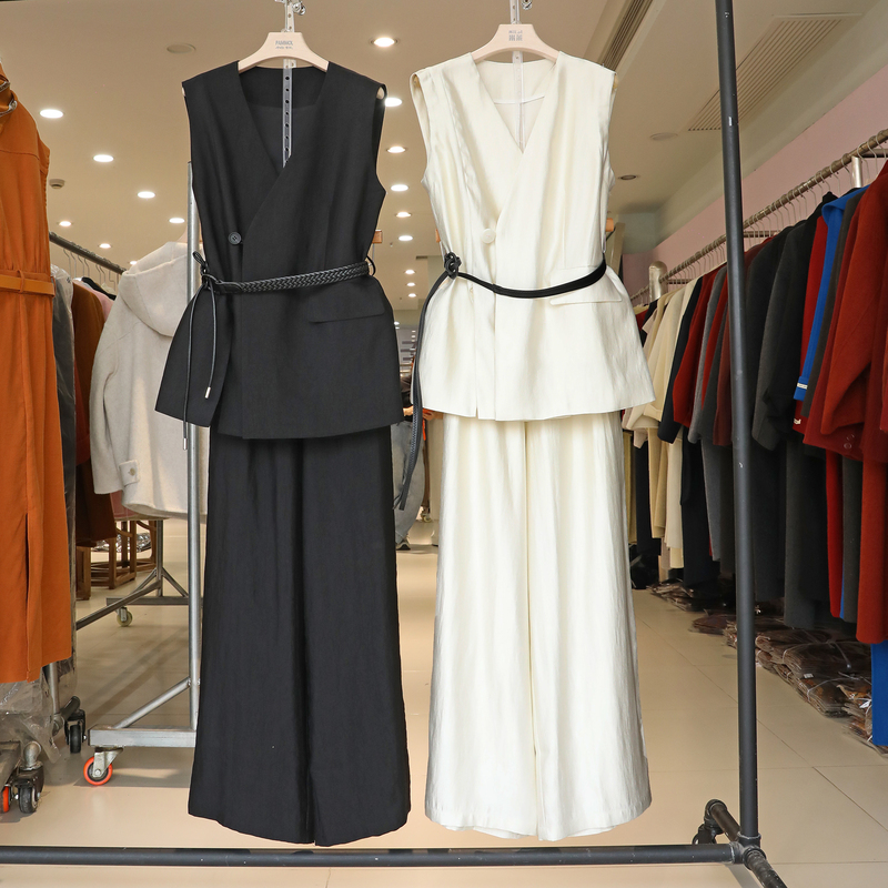 Very Stylish Celebrity-Inspired Minimalist V-Neck Tie-Waist Tank Top and Wide-Leg Pants Set for Women, Summer Slimming Two-Piece Set