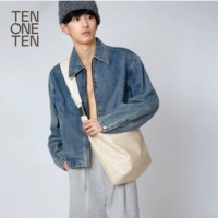 Белый L поставляется с бесплатным ремешком через плечо, готовым к продаже.