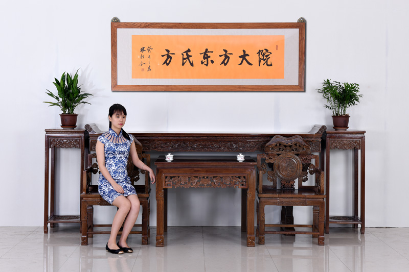 Cánh gà bằng gỗ ngồi xổm - Bàn / Bàn bàn gỗ ép
