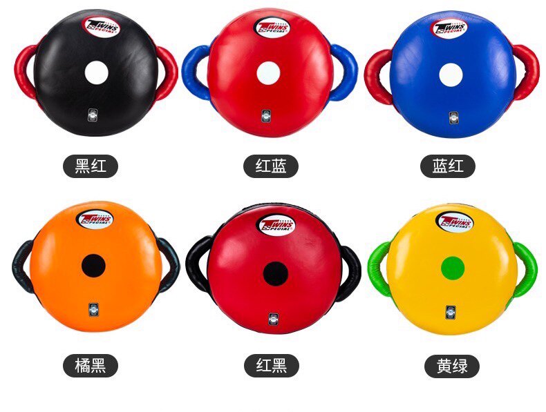 Thai imports twins special-boxing Thai boxing with a shield target