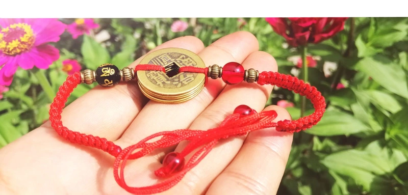 Năm hoàng đạo Chuỗi màu đỏ Đồng xu Vòng tay của nam giới Vòng tay của phụ nữ Vòng chân của phụ nữ Đồng xu cổ năm Hoàng đế Qian Jingang dệt mặt dây chuyền Quà tặng - Vòng chân