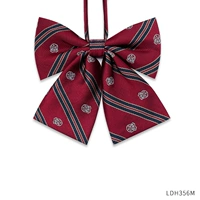 Снимите красную густую полосу Главы груди