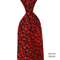 Черно -красный цветочный