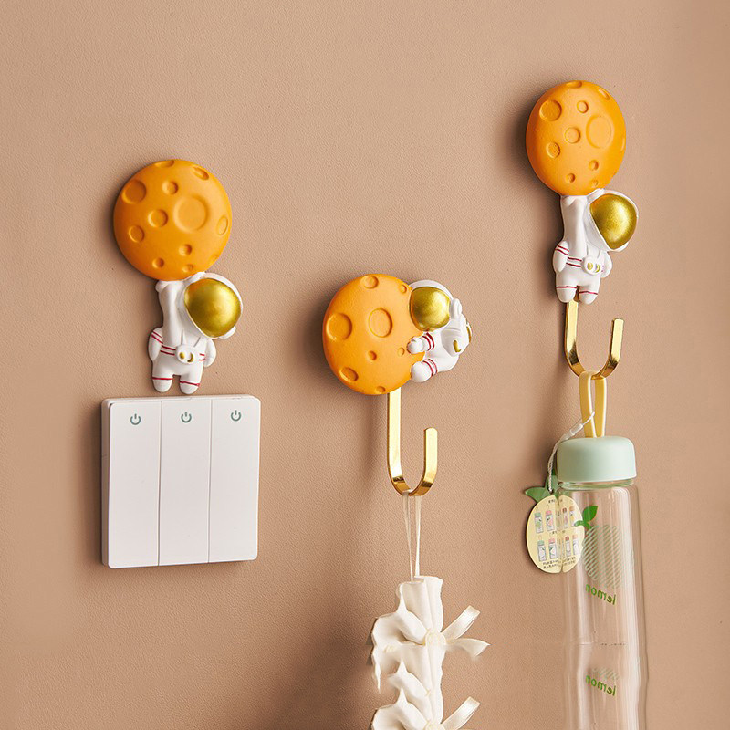 Nordic hanging clothes hook free of punch Xuanguan doorway key hooks children's room wall decorated astronaut key wall-mounted