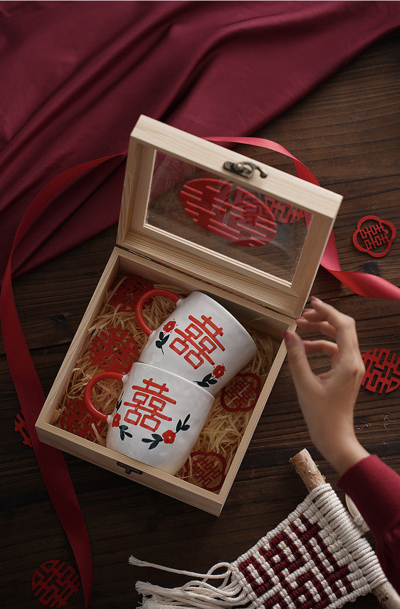 Douyin Xiaohongshu Taobud couple)) cost-effective and good-looking souvenirs Japanese-style wedding wooden candy box