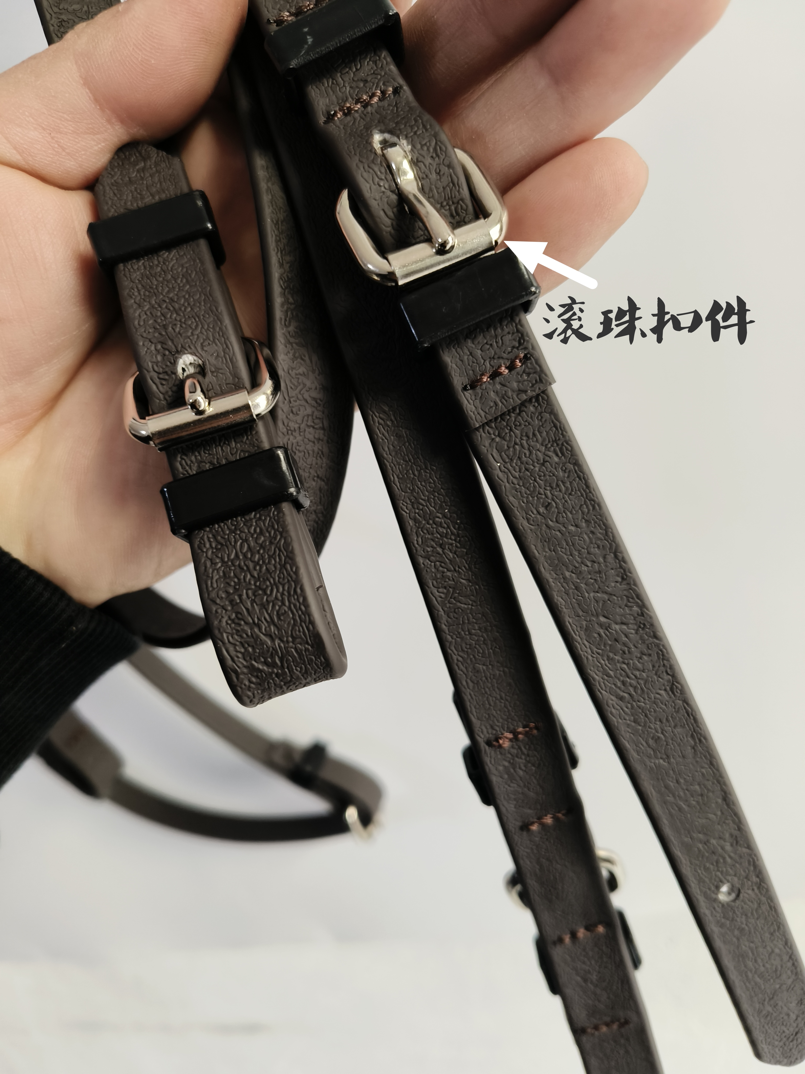 PVC水勒缰绳赛水勒衔铁马笼头：马术达人的必备神器，防冻防水耐磨的秘密武器！