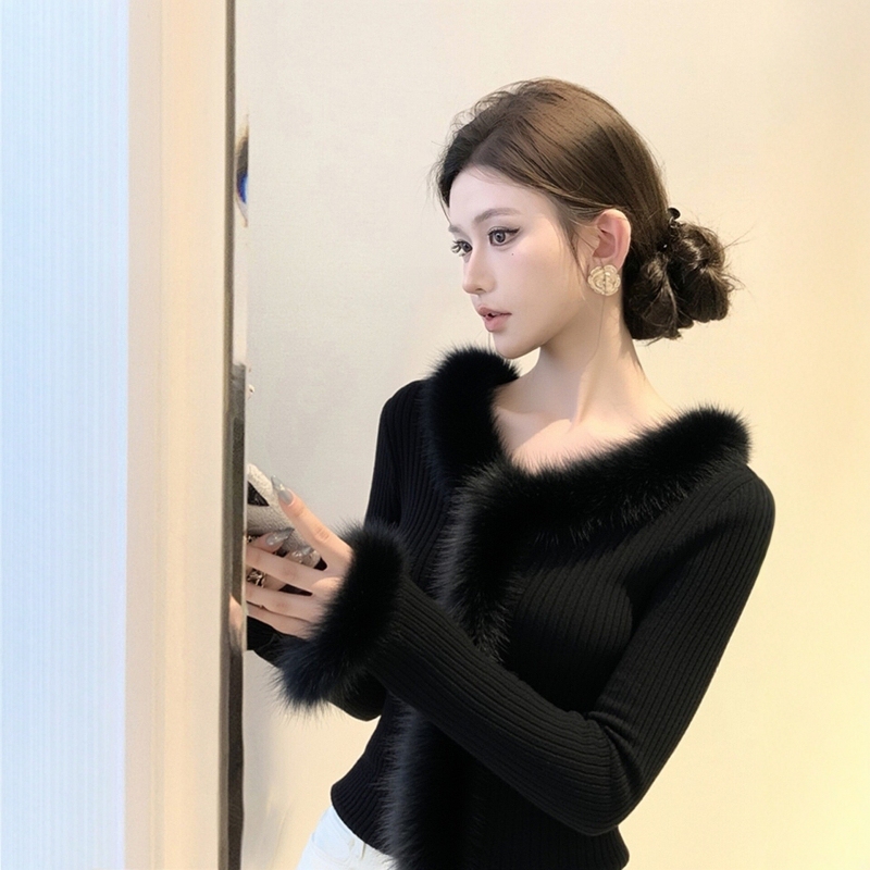 2026 Winter High-End Luxury French-Style Unique and Stylish Black Knitted Top with Fur Collar for Layering