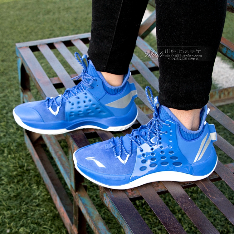 Li Ning's 19th season CBA finals champion received the award. Sonic 7 Middle and Low Gang Rose City professional basketball shoes and boots