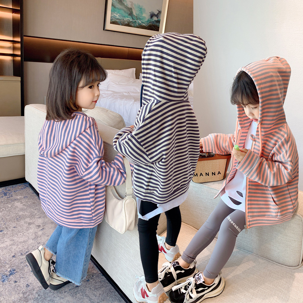 Girl's thick T-shirt jacket 2022 Spring clothing Children's baby Spring and autumn style Striped Striped with children's cardio-hoodie blouse