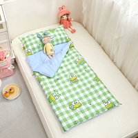 Зеленая клетчатая большеглазая лягушка