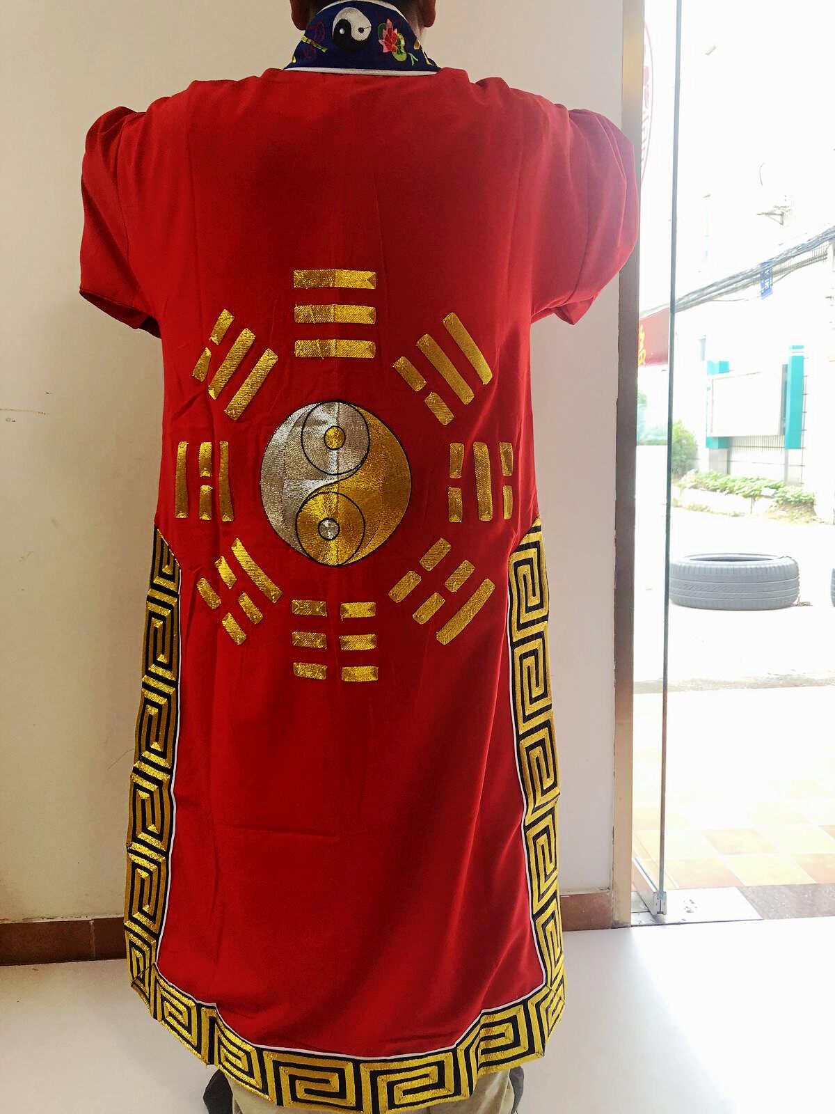 Taoist embroidery Embroidery Taoist clothing Sutra clothing Sutra clothing Bagua Clothing Taoist robe Vestments have sleeves Red yellow