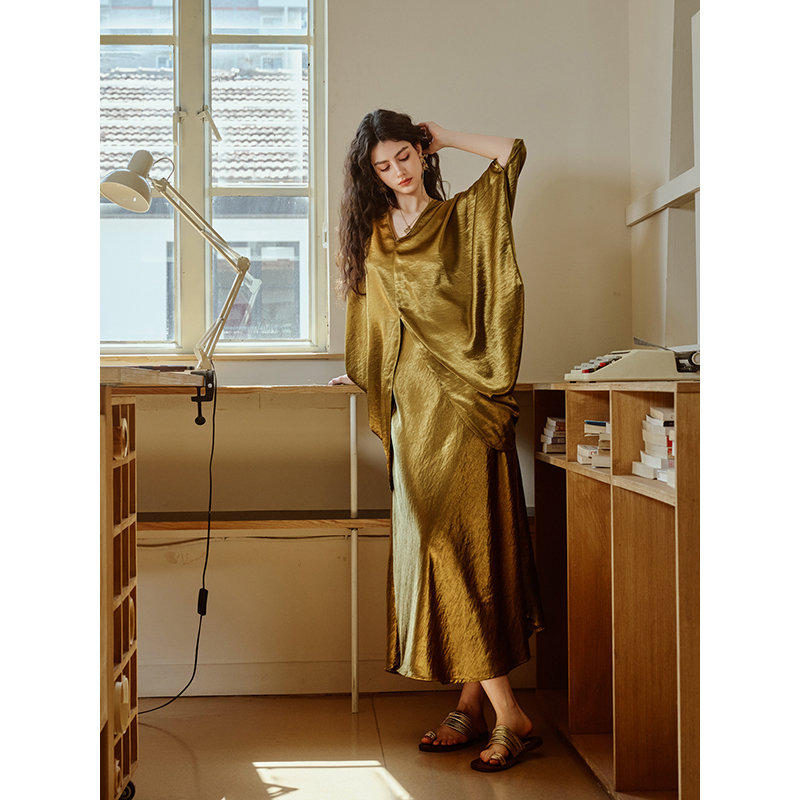 Reve Rui Fu｜Annaburg Tower Japanese Imported Acetate Gold-Embossed Satin Slip Dress Batwing Sleeve Shawl Top Set