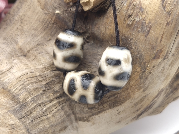 Tibet passed to pure day beads boutique small day beads, dallo day beads Tibetan Tibetan areas, ancient beads, jade, old objects