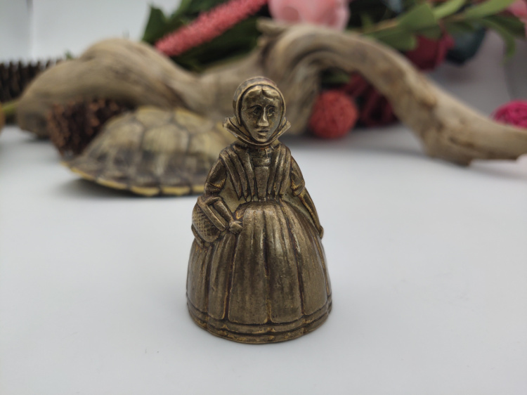 Old objects gold - small copper - old foreign objects Irish gold - bronze antique watch eight - sound box