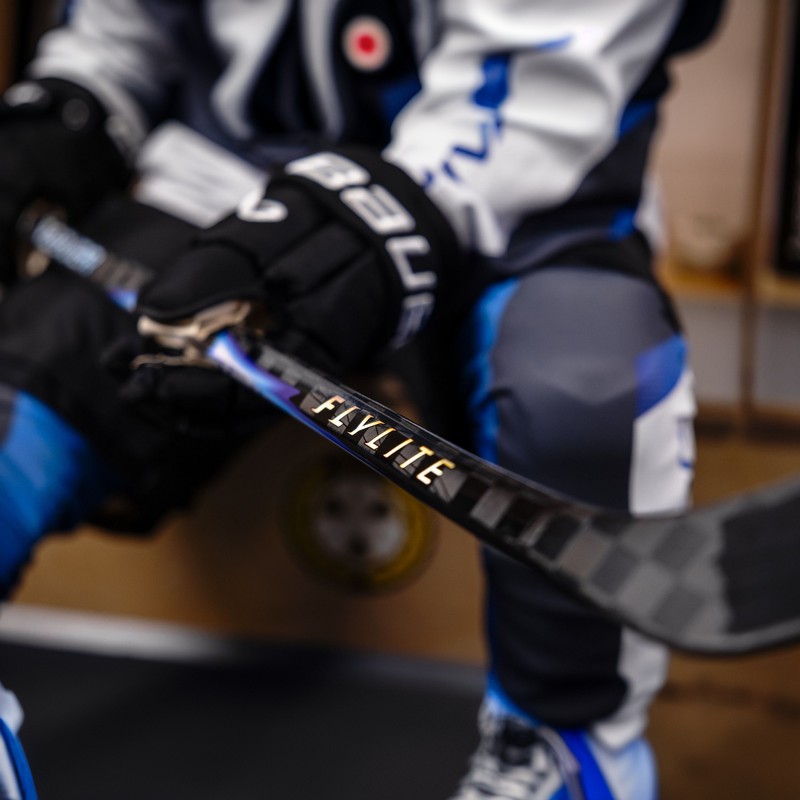 25 New Bauer Vapor Flylite Ice Hockey Sticks, Bauer Children'S, Youth and Adult Carbon Fiber Ice Hockey Sticks