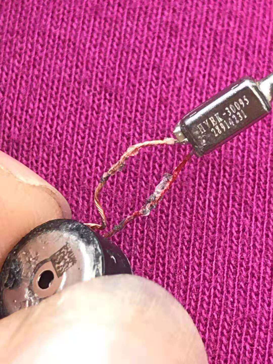 Two 30095 high-frequency moving iron units send two 8mm titanium film moving coils with front cavity earphones have been divided and welded