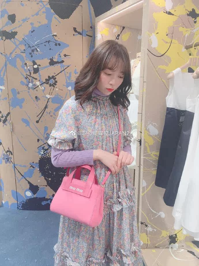 蝴蝶控日本代購miumiu 伊勢丹限定簡約手提包xk