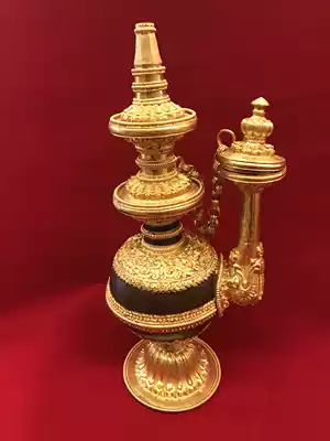 (Wisdom Compassion Buddhism) Copper gilt spray pot water supply for hair care pot treasure bottle water bottle water bottle height 32cm