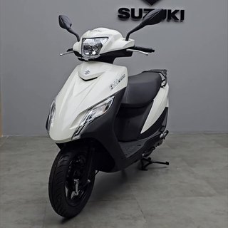 新款电喷铃木优友UU125CC踏板车男士燃油代步外卖省油助力摩托车