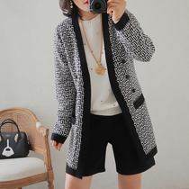 Value ~ 2021 autumn and winter less French classic elegant black and white back word pattern medium long cashmere wool cardigan