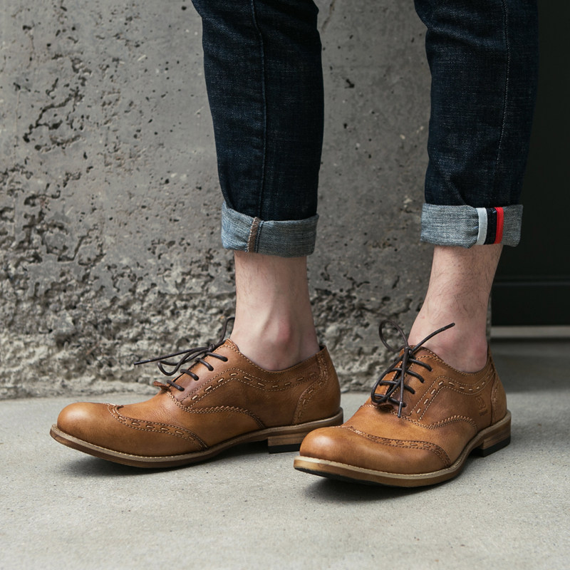 New product Retro sculpture British tide men's shoes Block Europe and the United States to make old low-gang leather shoes soft sole round head shoes