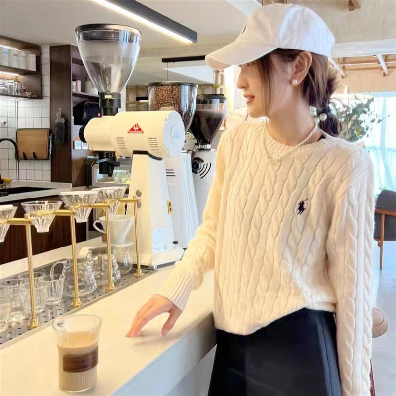 Women's Round-Neck Thick Sweater, Loose Fit, Plus Size, Casual Trendy Knitwear, Age-Reducing Cable Knit, Popular Style Women's Round-Neck Thick Sweater, Loose Fit, Plus Size, Casual Trendy Knitwear, Age-Reducing Cable Knit, Popular Style