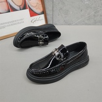 Summer New Lacquer Leather Thick Bottom Mens Shoes Hollowed-out Breathable Heightening Business Casual Soft Bottom Set Foot Bright Face Bean Bean Shoe Male