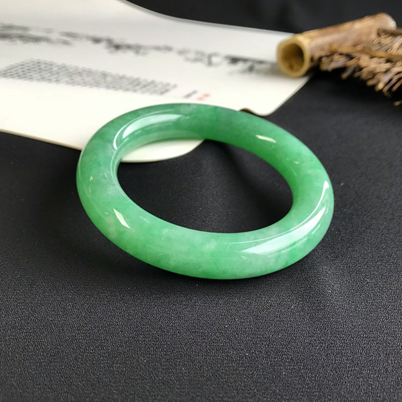 Ruyi Bao preferred shop Myanmar natural A goods jade jade bracelet high ice species full circle spicy green bracelet certificate 54 circles