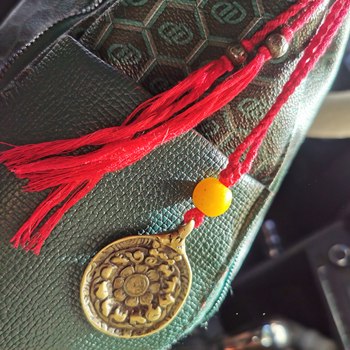 15511 tibetan laojiugong brand bag pendant, old colored glass beads six-character mantra, accessories, antiques and toys collection