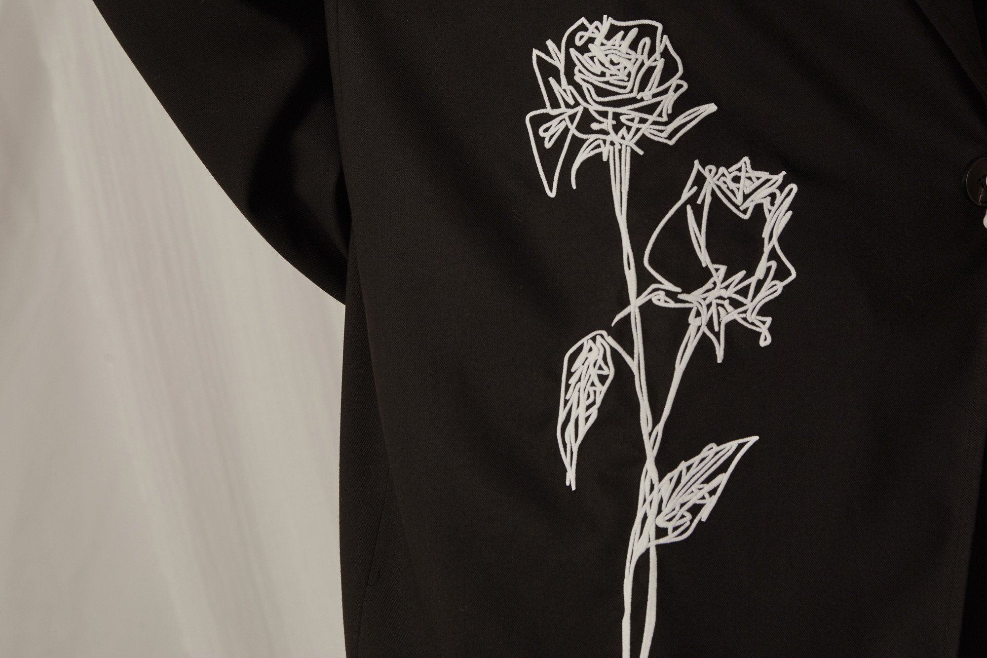 Дизайнерский осенний ретро пиджак классического кроя, с вышивкой, тренд сезона, изысканный стиль              