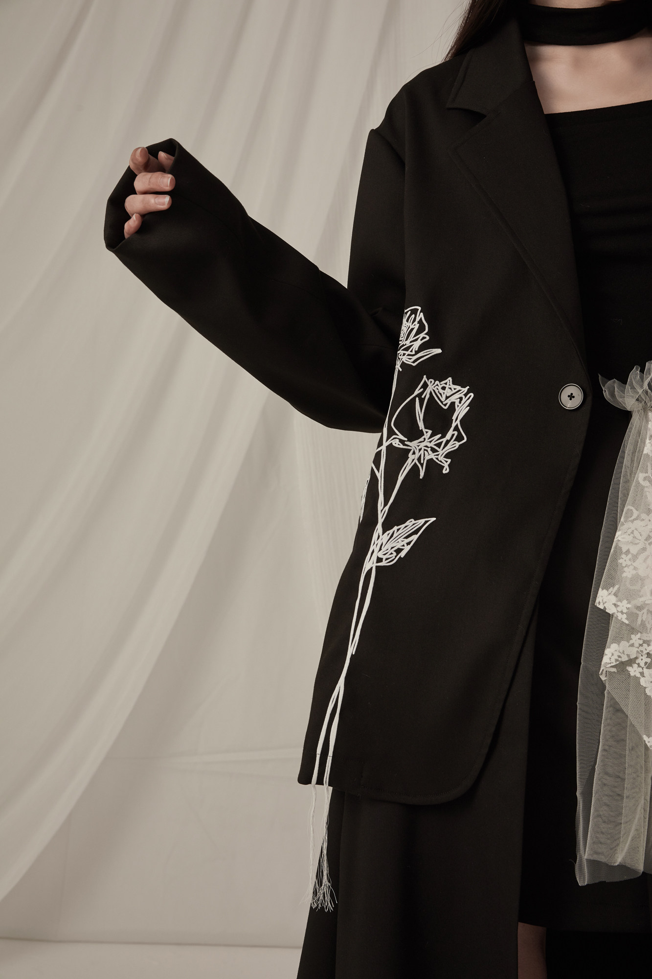 Дизайнерский осенний ретро пиджак классического кроя, с вышивкой, тренд сезона, изысканный стиль              