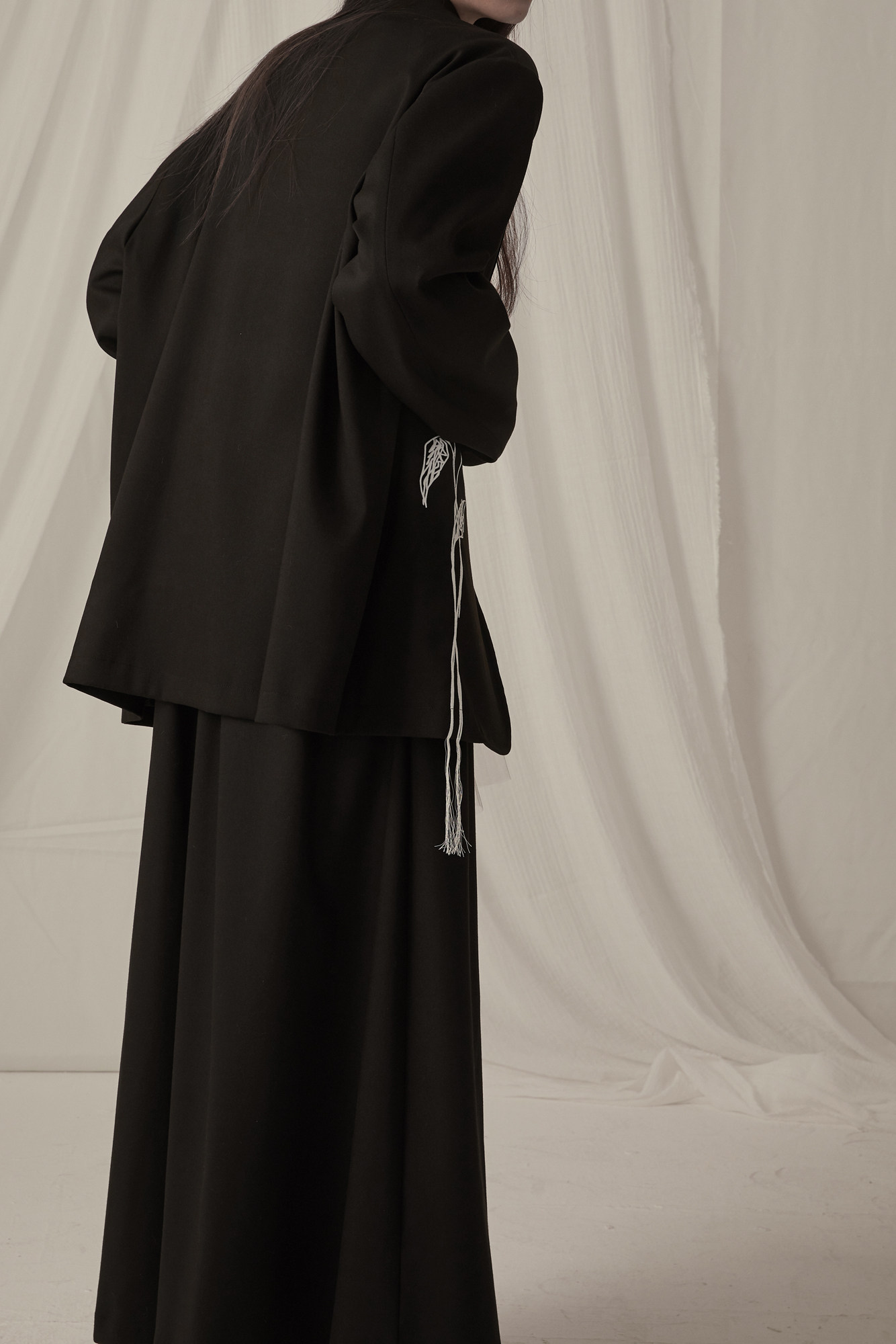 Дизайнерский осенний ретро пиджак классического кроя, с вышивкой, тренд сезона, изысканный стиль              