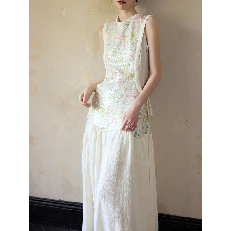Onmoon White Beaded Embroidered Sleeveless Dress 2026 New Autumn Style Elegant Vacation Style Patchwork Long Dress