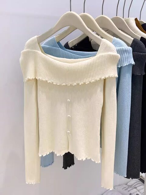 Knitted Sweater with Ruffled Edge Design, Off-The-Shoulder Style, Long Sleeves, New Winter Model for Women, Korean Style, Gentle and Slim-Fit, with Buttons