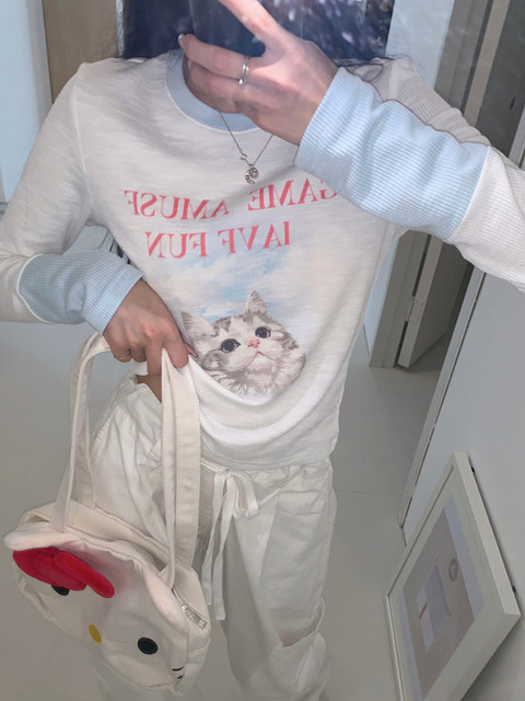 Cat Print Color-Block Round Neck Long-Sleeve T-Shirt for Women, 2026 Spring New Korean Style, Age-Reducing, Slim-Fit, Slimming Base Shirt