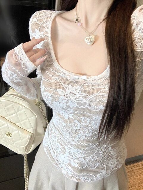 Pure and Alluring Low U-Neck Hollow-Out Jacquard Lace Top for Women, New Winter Style, Slim Fit with Curved Hem, Long-Sleeve Base Shirt