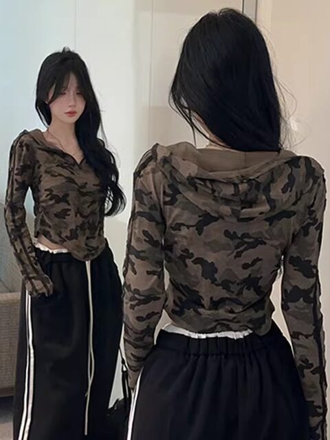 Designed Half-Zip Hooded Camouflage Long-Sleeved T-Shirt for Women, New Autumn Style, Curved Hem, Slim Fit, Sporty Top