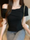 European and American Style Spicy Girl Black Irregular Off-Shoulder Short-Sleeve T-Shirt for Women, New Summer Style Pure Desire Style Diagonal Neckline One-Shoulder Top