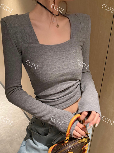 Pure Desire Style Square Neck Padded Shoulder Black Base Shirt for Women, New Autumn and Winter Slim Fit Sexy Regular Shoulder Long Sleeve T-Shirt for Women, Short Style
