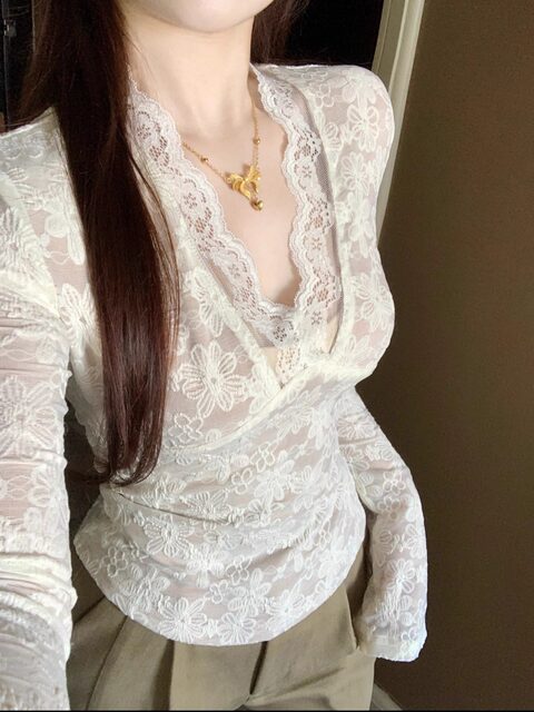 Pure Desire Style Deep V-Neck Lace Patchwork Base Shirt for Women, New Autumn and Winter Slim Fit Sexy Hot Girl Flared Sleeve T-Shirt for Women