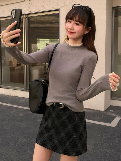 Contrast Color Lace Splicing Mid-Collar Long-Sleeve Base Shirt for Women, New Spring and Autumn Style, Versatile for Commuting, Slim Fit, Gray T-Shirt for Layering