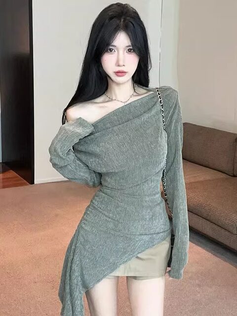 Wasteland Style Off-Shoulder Long-Sleeve T-Shirt for Women with Ruched Waist, 2025 Autumn New Irregular Ribbon Slim-Fit Top